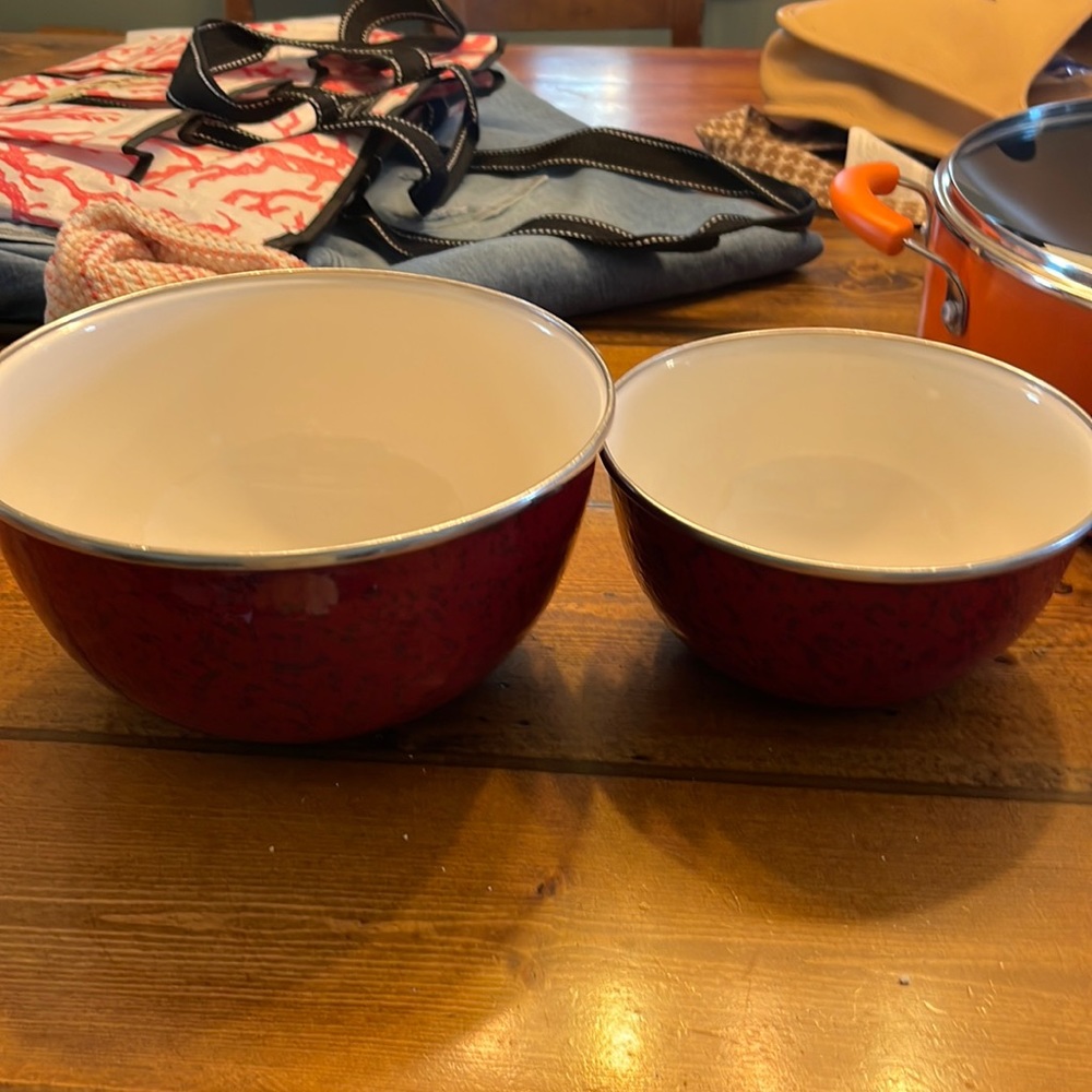 2 Paula seen bowls